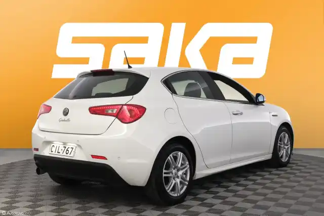Valkoinen Viistoperä, Alfa Romeo Giulietta – CIL-767