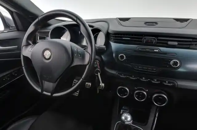 Valkoinen Viistoperä, Alfa Romeo Giulietta – CIL-767