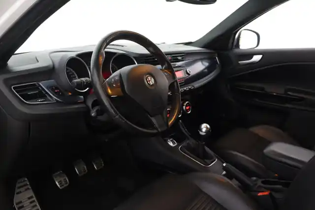 Valkoinen Viistoperä, Alfa Romeo Giulietta – CIL-767
