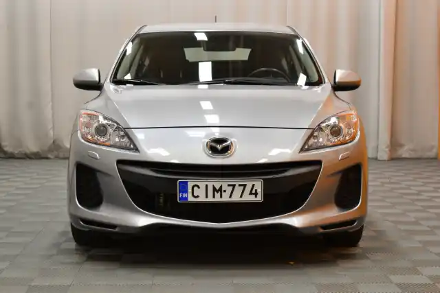 Harmaa Viistoperä, Mazda 3 – CIM-774