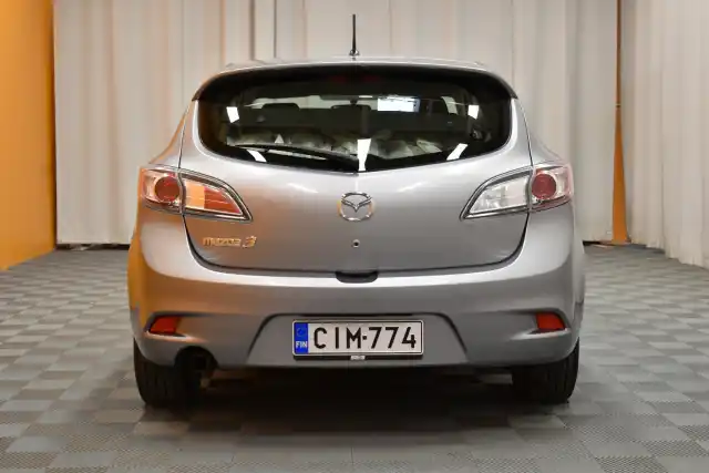 Harmaa Viistoperä, Mazda 3 – CIM-774