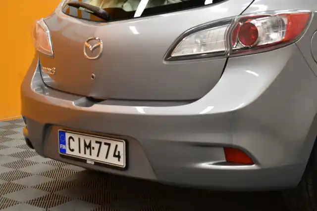 Harmaa Viistoperä, Mazda 3 – CIM-774