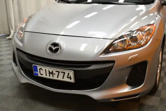 Harmaa Viistoperä, Mazda 3 – CIM-774