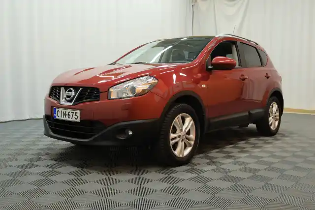 Punainen Maastoauto, Nissan Qashqai – CIN-675