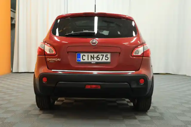 Punainen Maastoauto, Nissan Qashqai – CIN-675