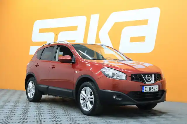 Punainen Maastoauto, Nissan Qashqai – CIN-675