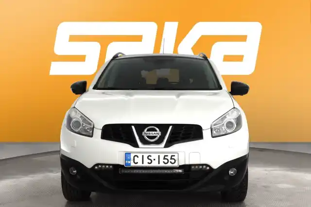 Valkoinen Maastoauto, Nissan Qashqai – CIS-155