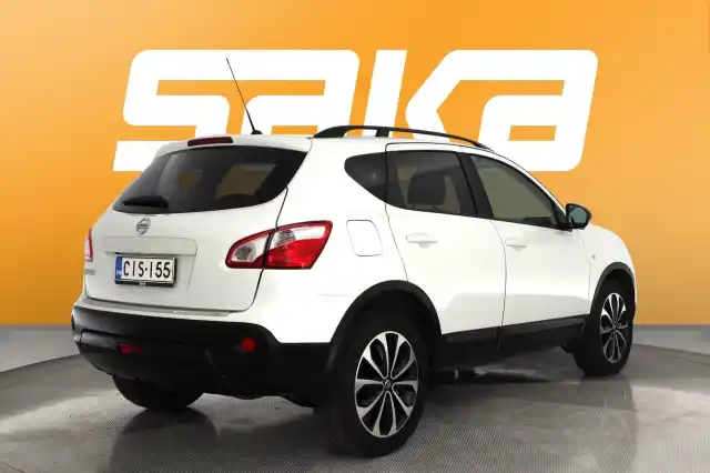 Valkoinen Maastoauto, Nissan Qashqai – CIS-155