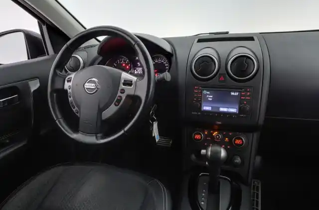 Valkoinen Maastoauto, Nissan Qashqai – CIS-155