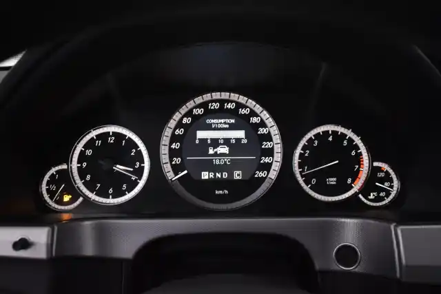 Ruskea (beige) Farmari, Mercedes-Benz E – CIS-629