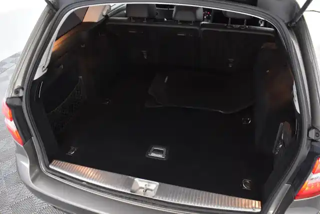 Ruskea (beige) Farmari, Mercedes-Benz E – CIS-629