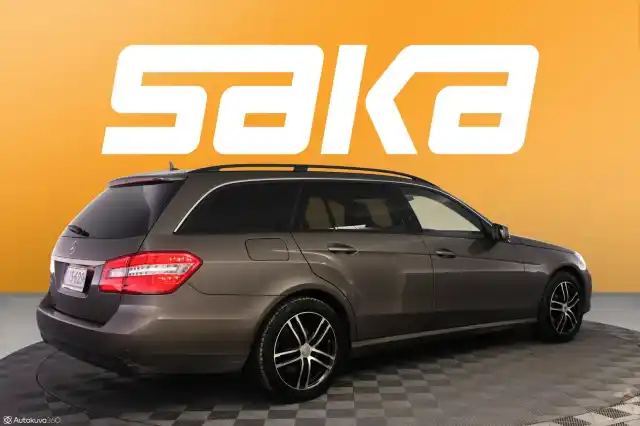 Ruskea (beige) Farmari, Mercedes-Benz E – CIS-629