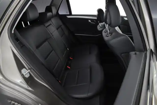 Ruskea (beige) Farmari, Mercedes-Benz E – CIS-629