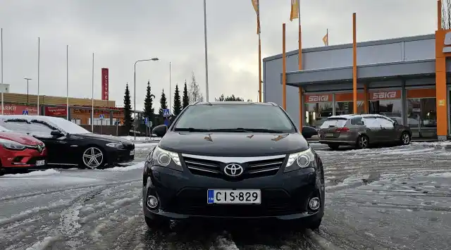 Harmaa Farmari, Toyota Avensis – CIS-829