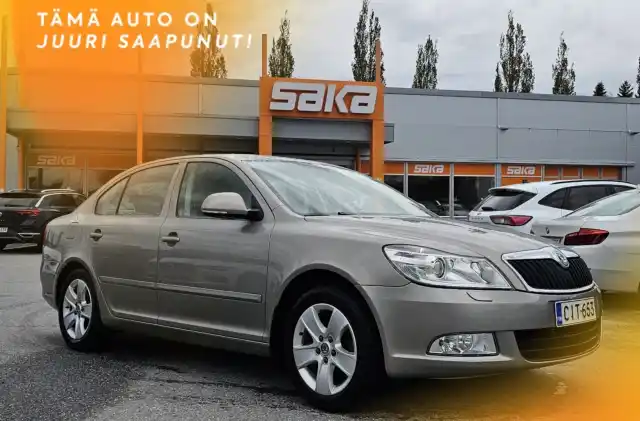Beige Viistoperä, Skoda Octavia – CIT-653