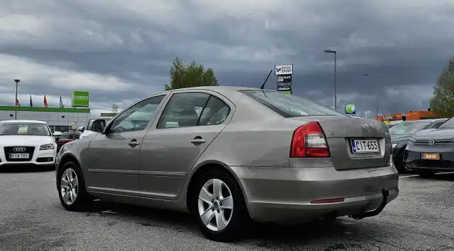Beige Viistoperä, Skoda Octavia – CIT-653