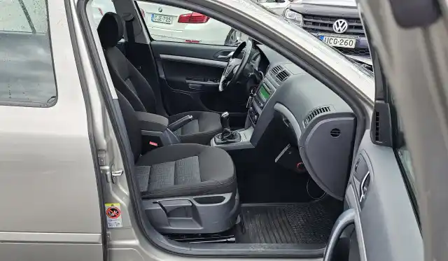 Beige Viistoperä, Skoda Octavia – CIT-653