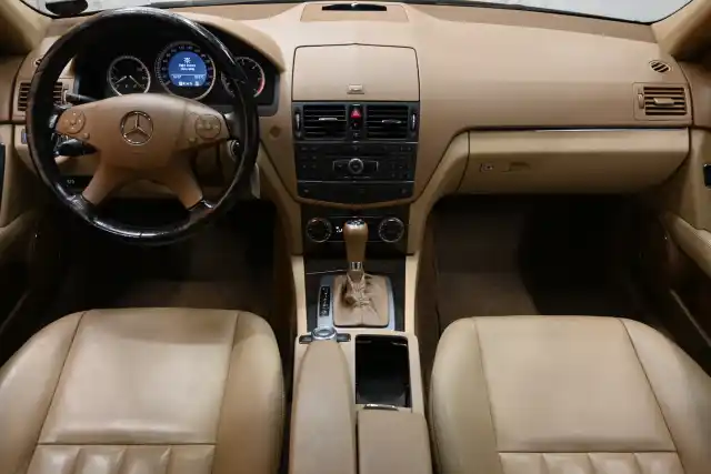 Beige Sedan, Mercedes-Benz C – CIT-982