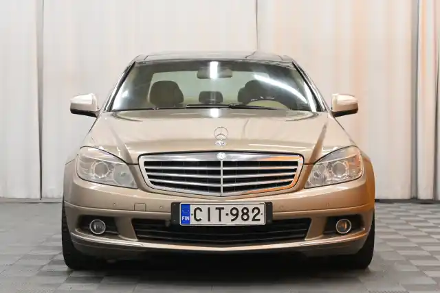 Beige Sedan, Mercedes-Benz C – CIT-982