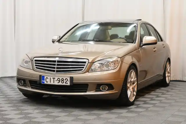 Beige Sedan, Mercedes-Benz C – CIT-982