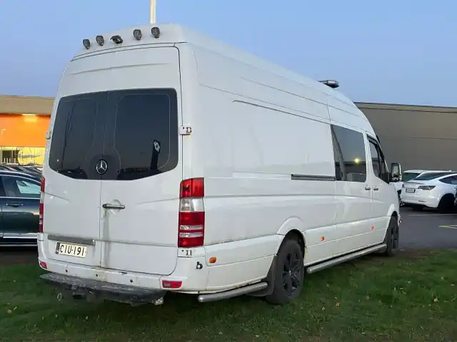 Valkoinen Pakettiauto, Mercedes-Benz Sprinter – CIU-191