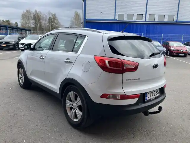Valkoinen Maastoauto, Kia Sportage – CIX-285