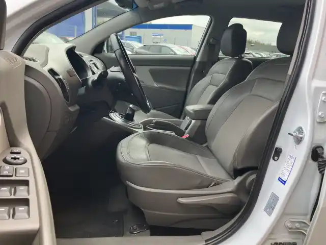 Valkoinen Maastoauto, Kia Sportage – CIX-285