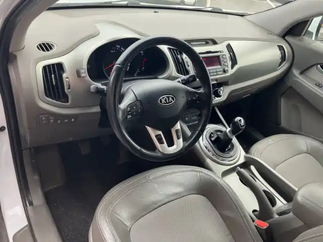 Valkoinen Maastoauto, Kia Sportage – CIX-285