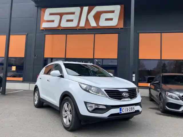 Valkoinen Maastoauto, Kia Sportage – CIX-285