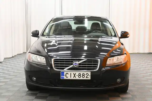 Musta Sedan, Volvo S80 – CIX-882