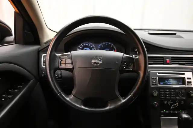 Musta Sedan, Volvo S80 – CIX-882