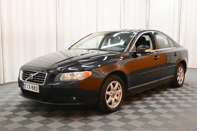 Musta Sedan, Volvo S80 – CIX-882