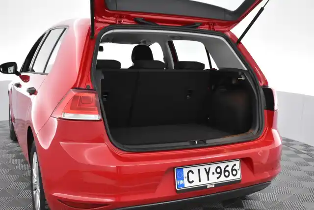 Punainen Viistoperä, Volkswagen Golf – CIY-966