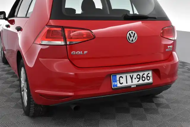 Punainen Viistoperä, Volkswagen Golf – CIY-966