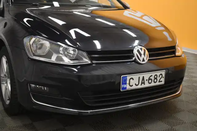 Musta Viistoperä, Volkswagen Golf – CJA-682