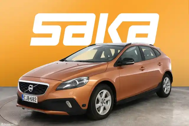 Oranssi Viistoperä, Volvo V40 Cross Country – CJB-682