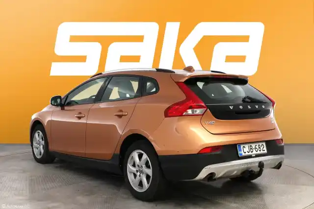 Oranssi Viistoperä, Volvo V40 Cross Country – CJB-682