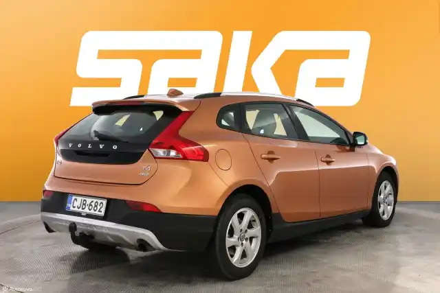 Oranssi Viistoperä, Volvo V40 Cross Country – CJB-682