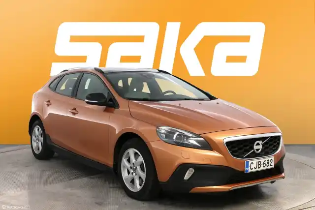 Oranssi Viistoperä, Volvo V40 Cross Country – CJB-682