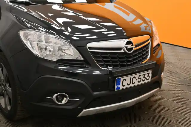 Musta Maastoauto, Opel Mokka – CJC-533