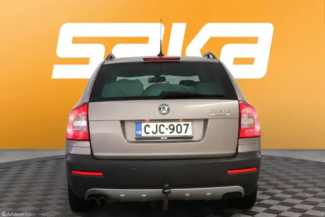 Ruskea Farmari, Skoda Octavia – CJC-907