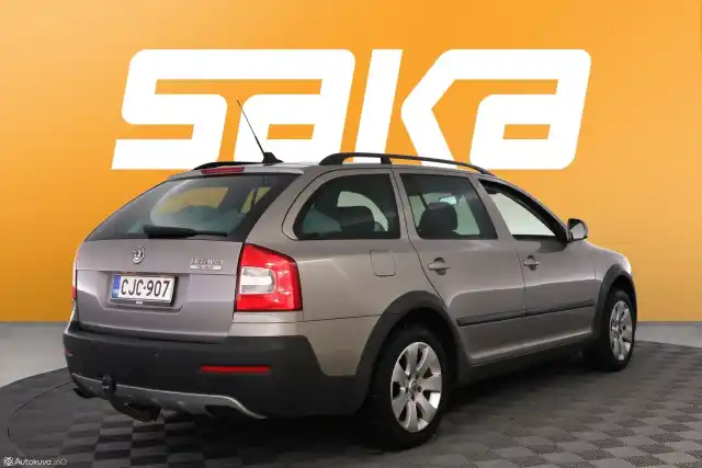 Ruskea Farmari, Skoda Octavia – CJC-907