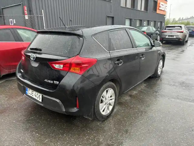Musta Viistoperä, Toyota Auris – CJE-406