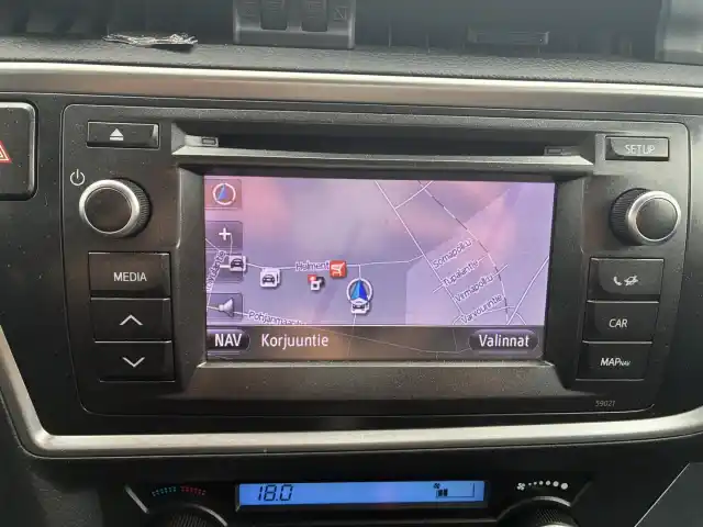 Musta Viistoperä, Toyota Auris – CJE-406
