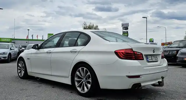 Valkoinen Sedan, BMW 520 – CJE-725