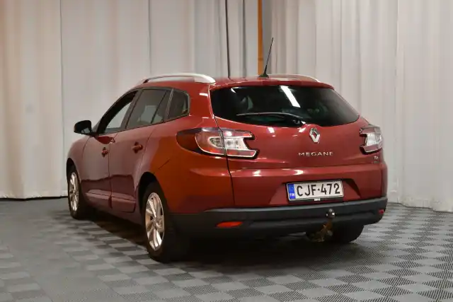 Punainen Farmari, Renault Megane – CJF-472