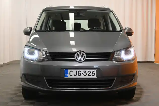 Harmaa Tila-auto, Volkswagen Sharan – CJG-326