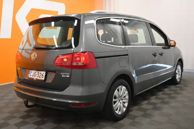 Harmaa Tila-auto, Volkswagen Sharan – CJG-326