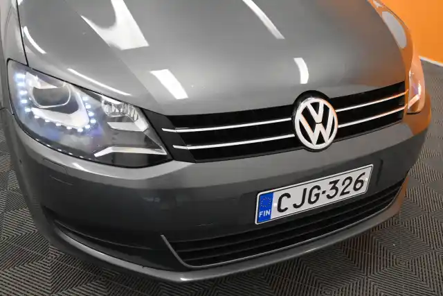 Harmaa Tila-auto, Volkswagen Sharan – CJG-326