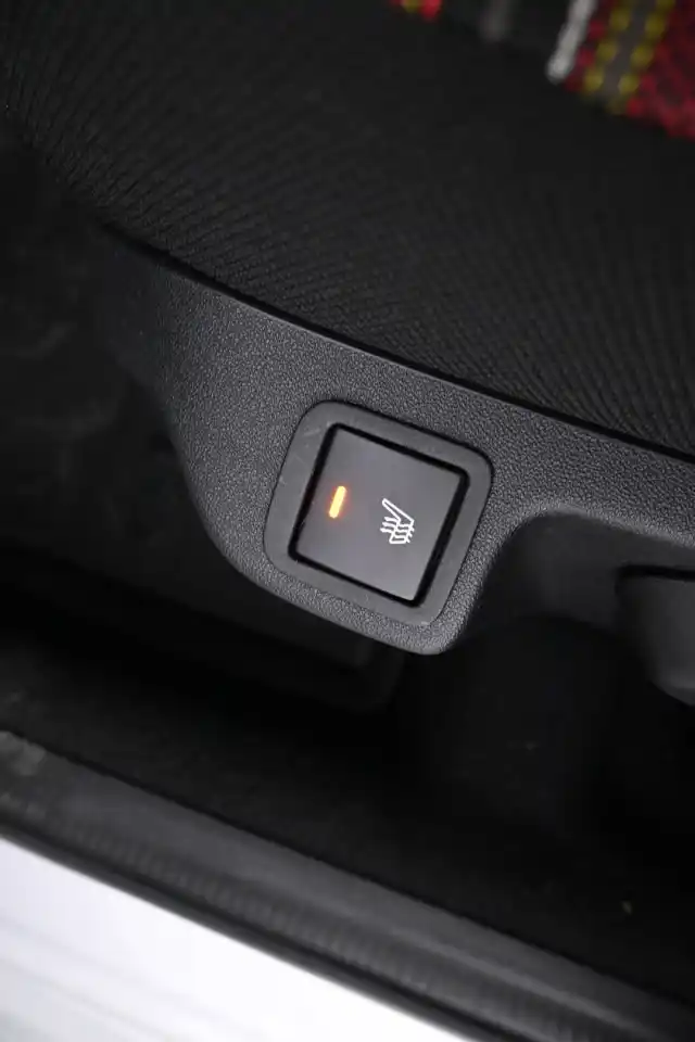 Harmaa Viistoperä, Citroen C1 – CJG-381
